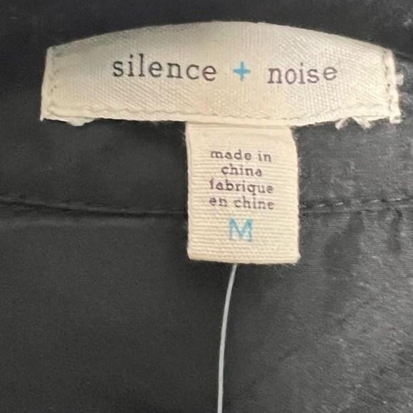 NWOT Silence + Noise Black 100% Washable Silk Oversized Minimalist Blouse Sz M - Picture 4 of 5